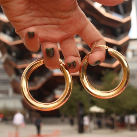 New Large Chunky SILVER simple classic trend hoops - Picture 13 of 13